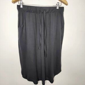 Zenana grey elastic waist knee length drawstring skirt. Size XL